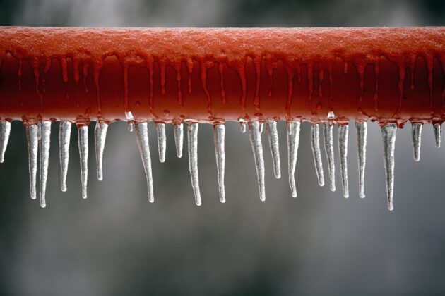 Effective Tips on How to Thaw Frozen Pipes