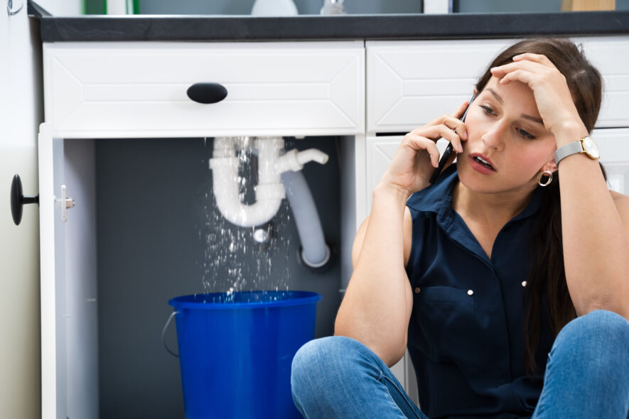 How Micro Leaks Develop Inside Modern Fixtures Without External Dripping